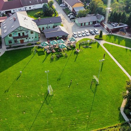 Restaurace A Penzion Kamenec Jilešovice Buitenkant foto