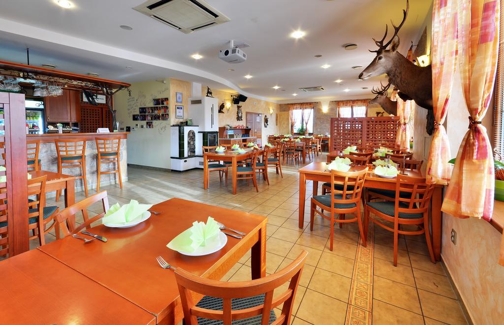 Restaurace A Penzion Kamenec Jilešovice Buitenkant foto