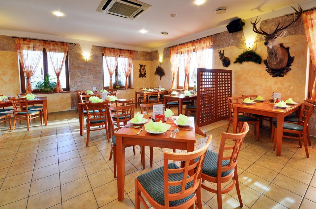 Restaurace A Penzion Kamenec Jilešovice Buitenkant foto
