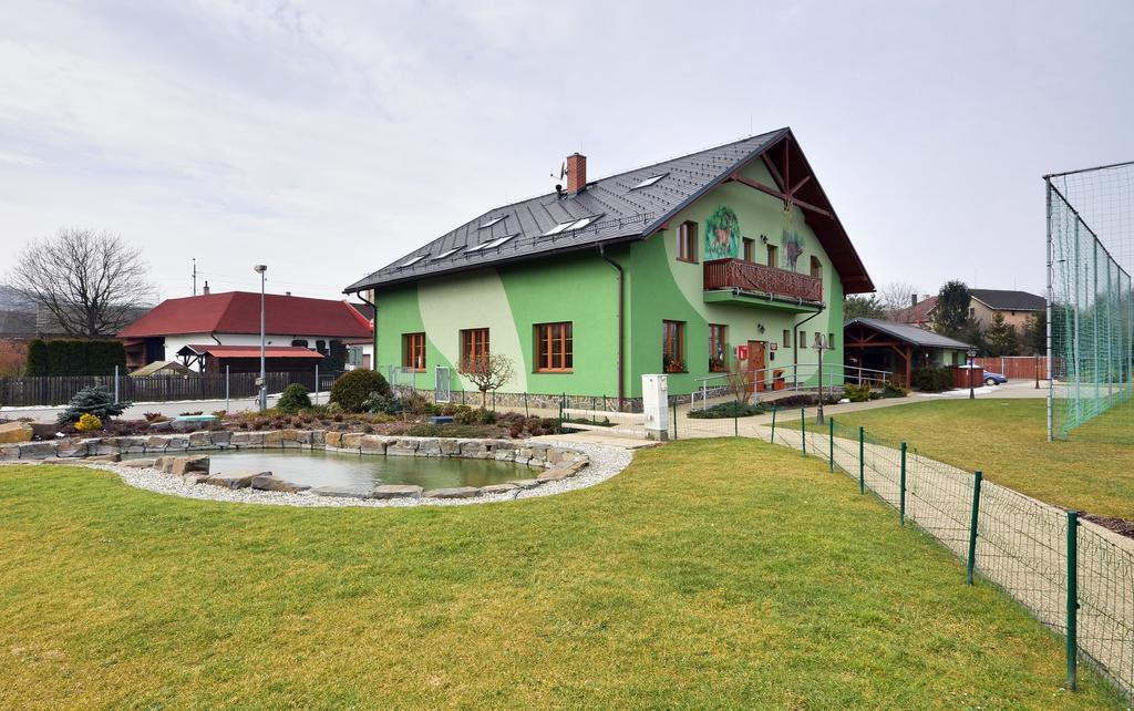 Restaurace A Penzion Kamenec Jilešovice Buitenkant foto