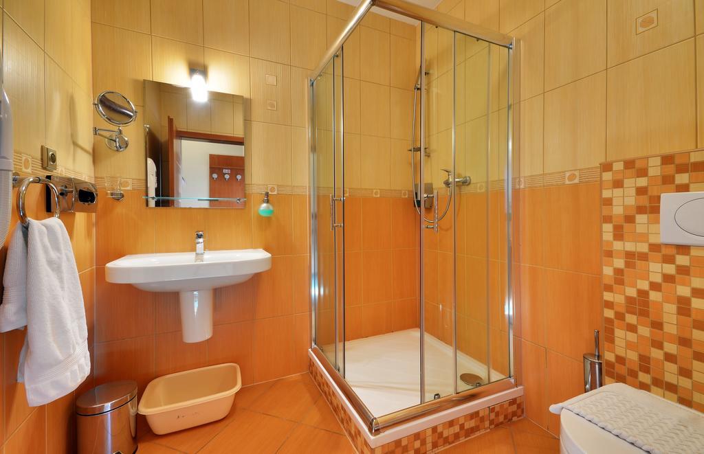 Restaurace A Penzion Kamenec Jilešovice Kamer foto