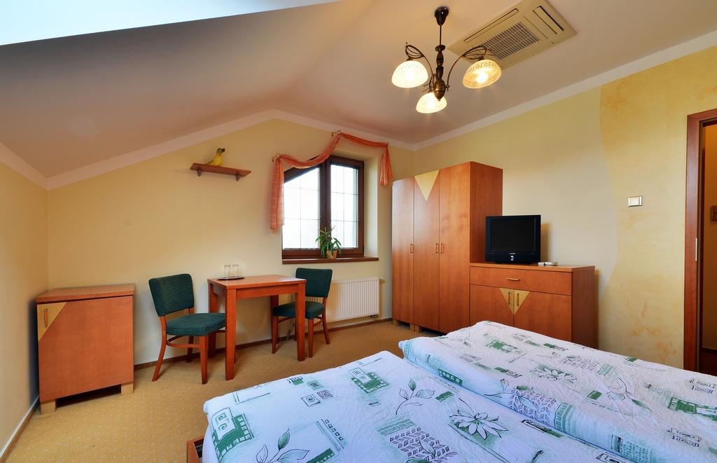 Restaurace A Penzion Kamenec Jilešovice Kamer foto