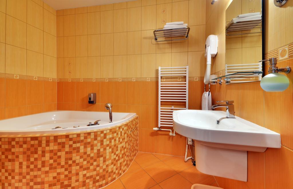 Restaurace A Penzion Kamenec Jilešovice Kamer foto