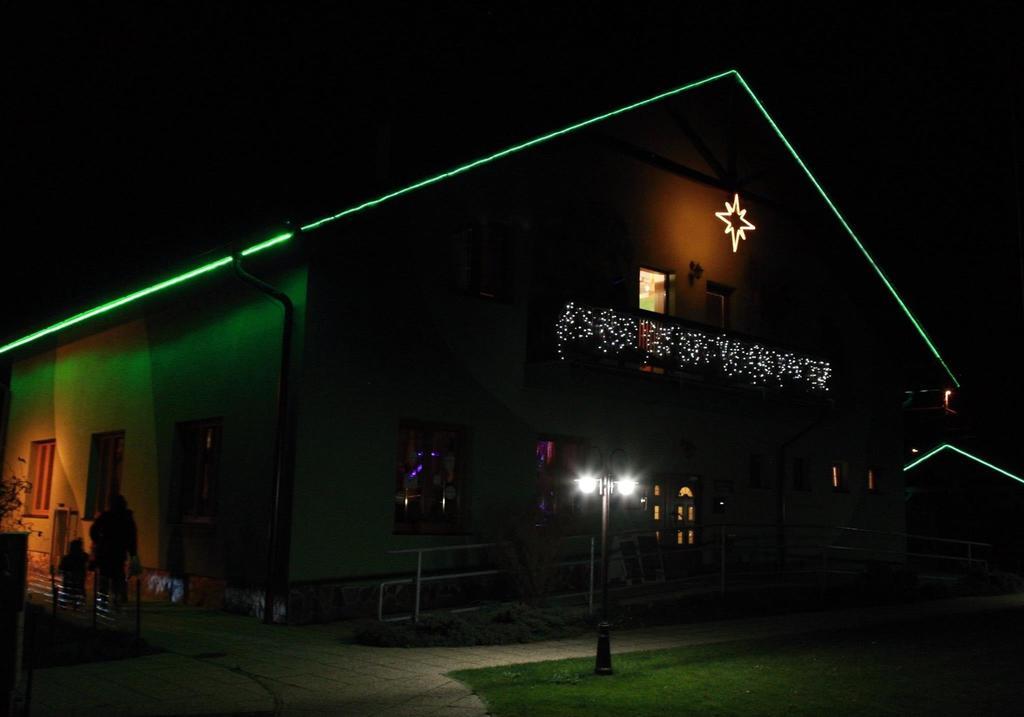 Restaurace A Penzion Kamenec Jilešovice Buitenkant foto